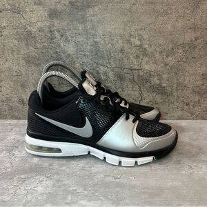 Nike Training Extreme Volley Sneakers Womens sz 8 - black/silver